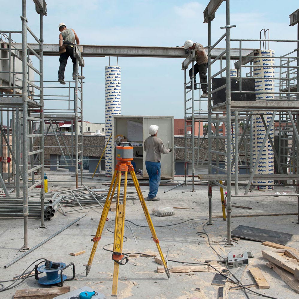 Suivi de Chantier, échafaudage, construction, bâtiment, acier, industrie, ouvrier du bâtiment, béton armé, extérieur, personnes, travailleur,